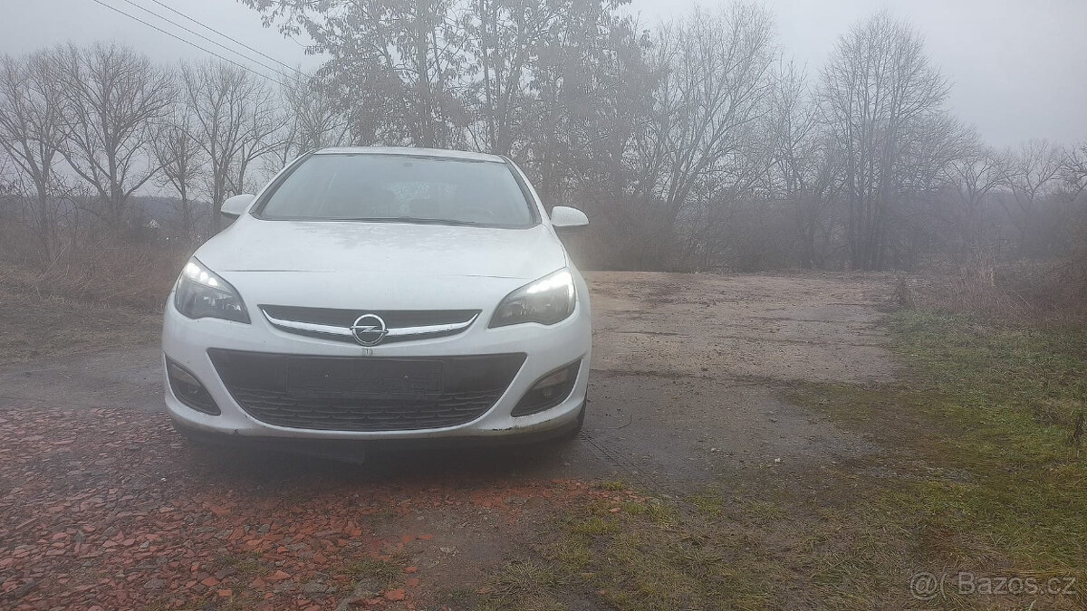 Vozidlo Opel Astra, rok 2014 - 4