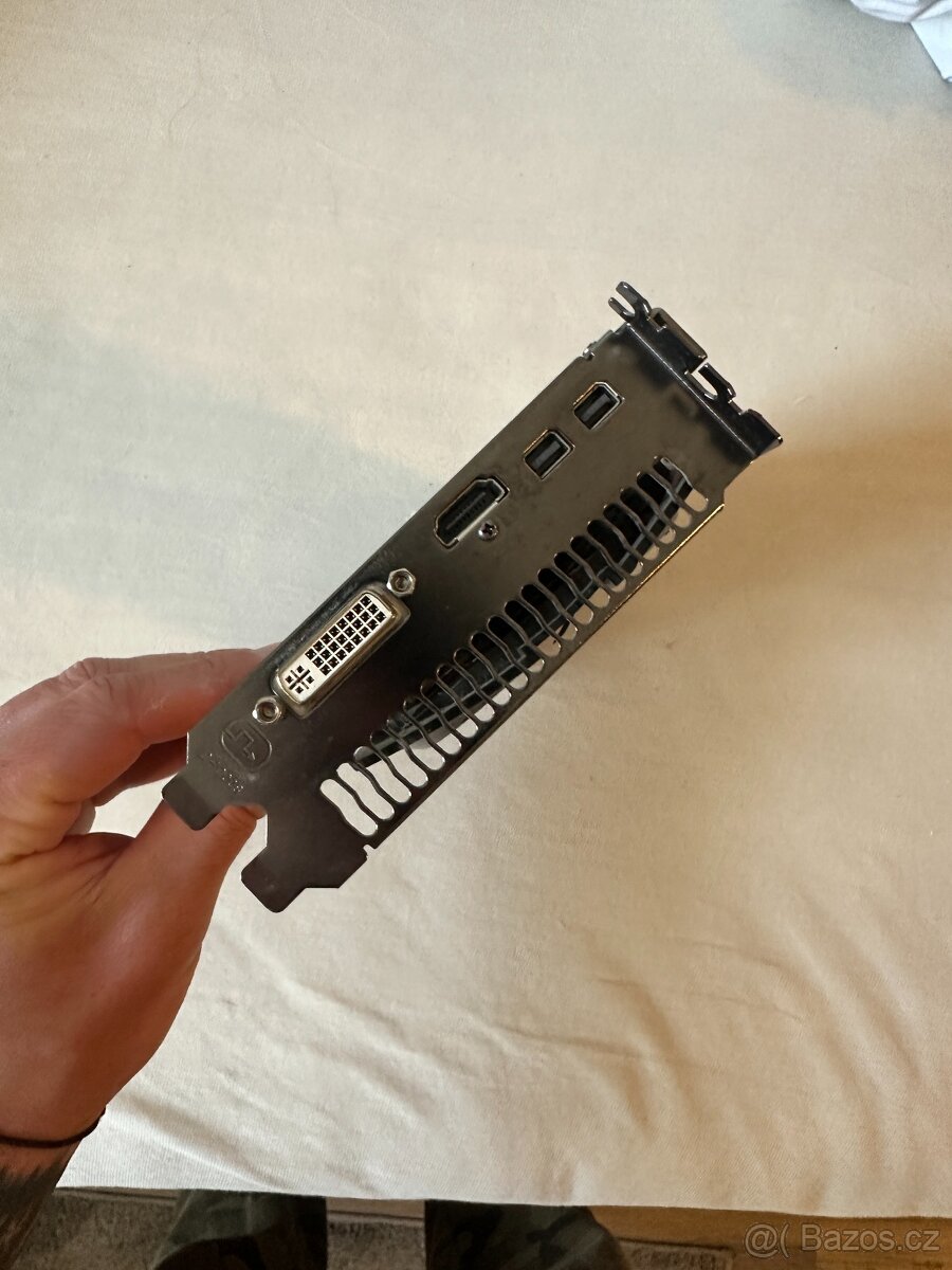 Grafická karta (Gigabite Radeon HD 7950 WindForce 3X) - 4