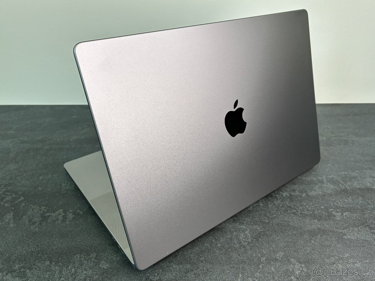 MacBook Pro 16'' 2023 / M2 Pro / 32GB / 1TB SSD - 4