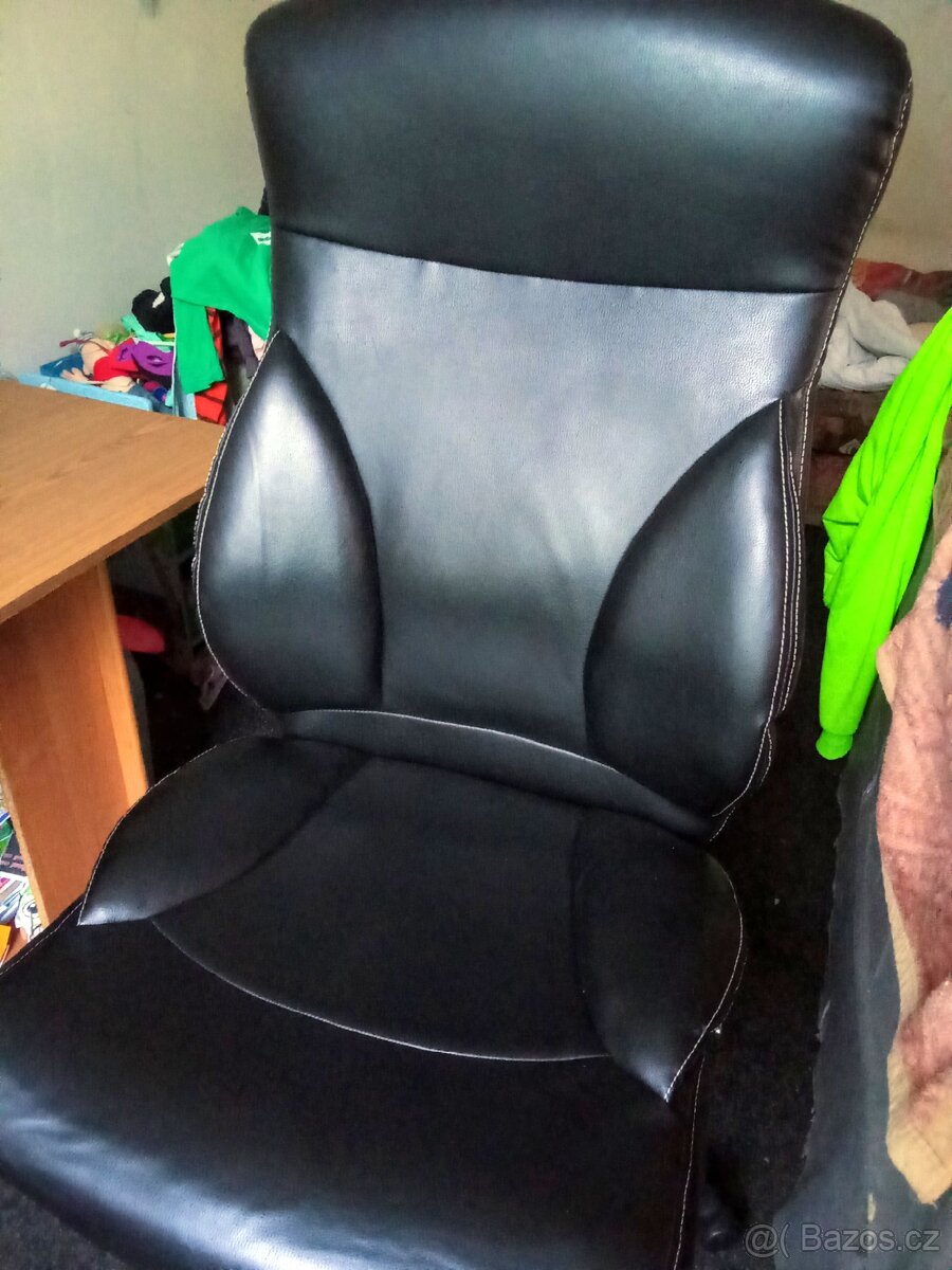 Kožené křeslo v pěkném stavu - 4