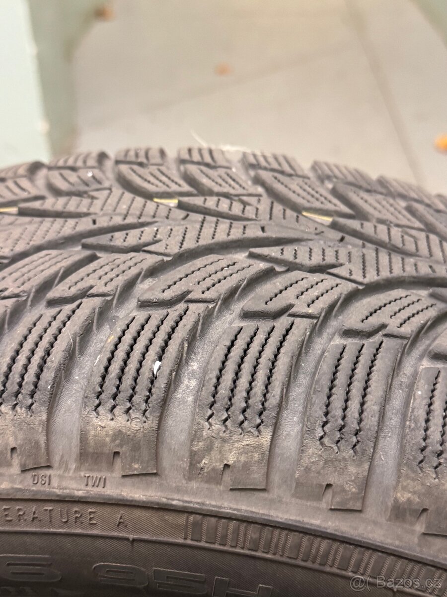 Kola a zimní pneu Nokian 215/60 r16 95H - 4