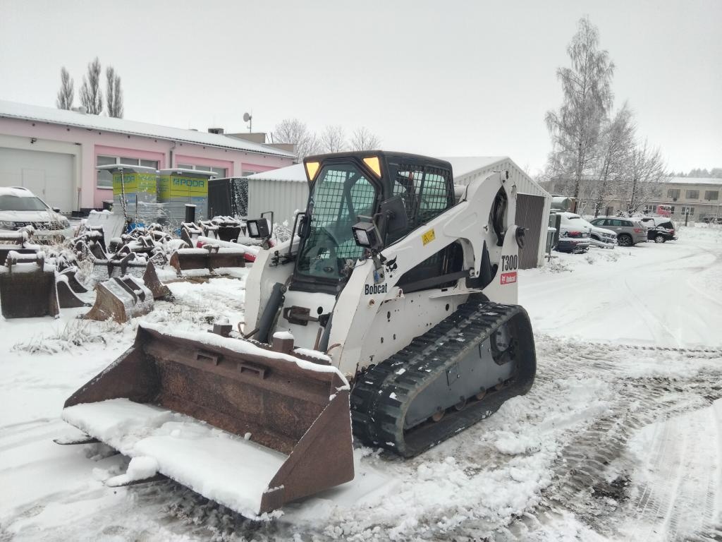 Pásový nakladač Bobcat T300 - 4