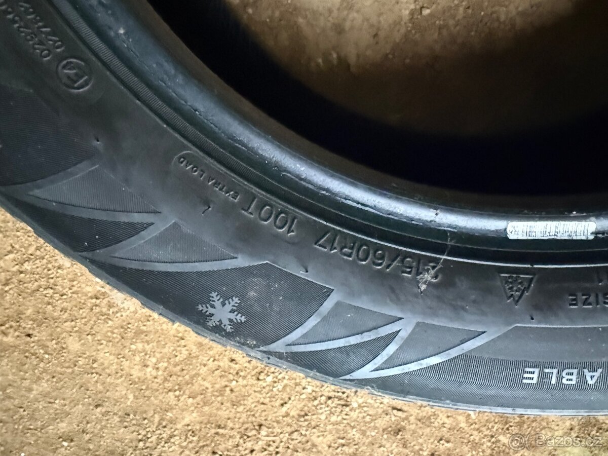 prodám zimní 215/60/17 Sailun - 4