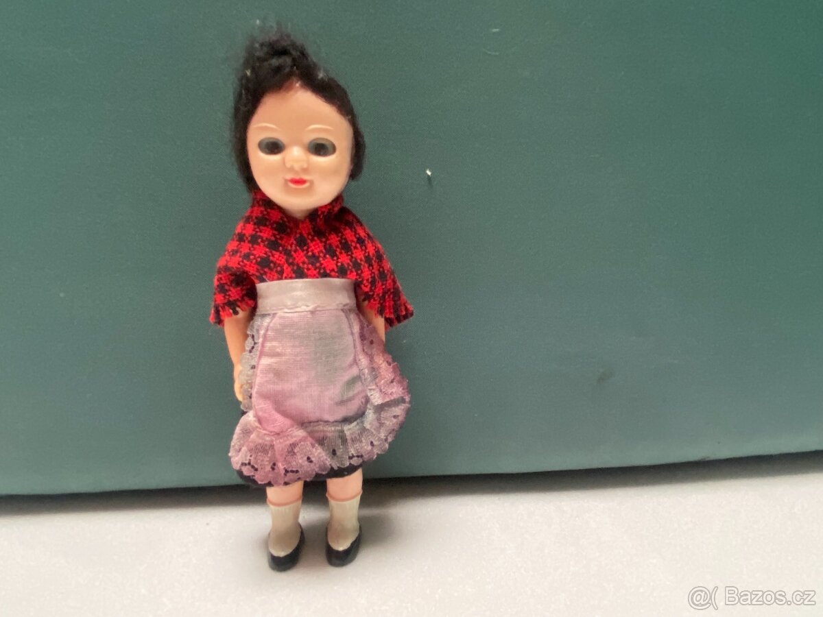 retro panenky s mrkajícíma očima - 4