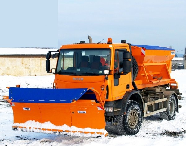 4x4 sypač Iveco 13.5t radlice hák kontejner - 4