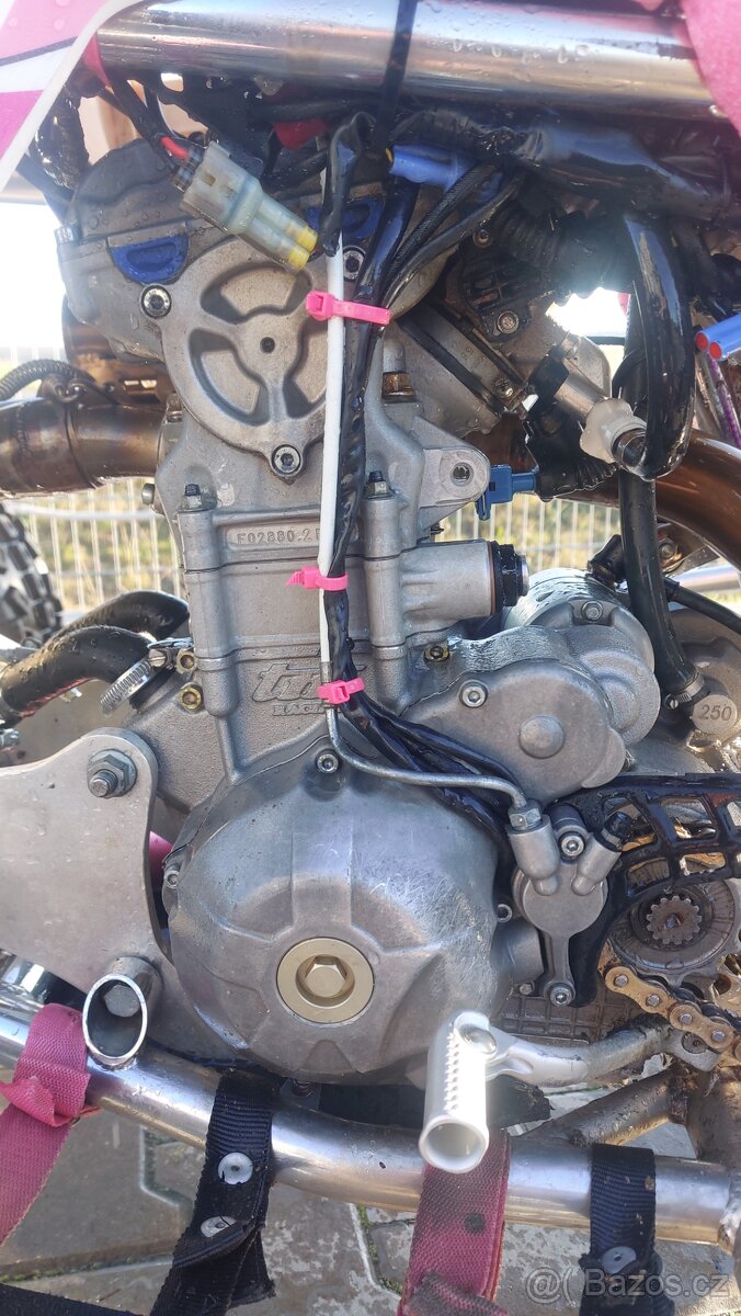 Juniorská závodní čtyřkolka - 4