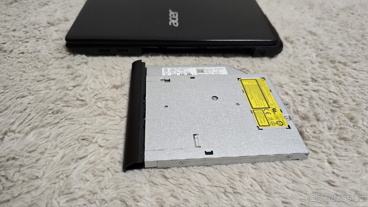 Acer Aspire E5-551 – na náhradní díly / opravu
- 4