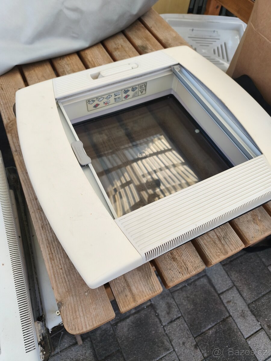 Střešní okno do karavanu - 4