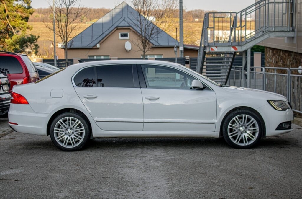Škoda Superb 2.0 TDI CR 170k Elegance DSG - 4