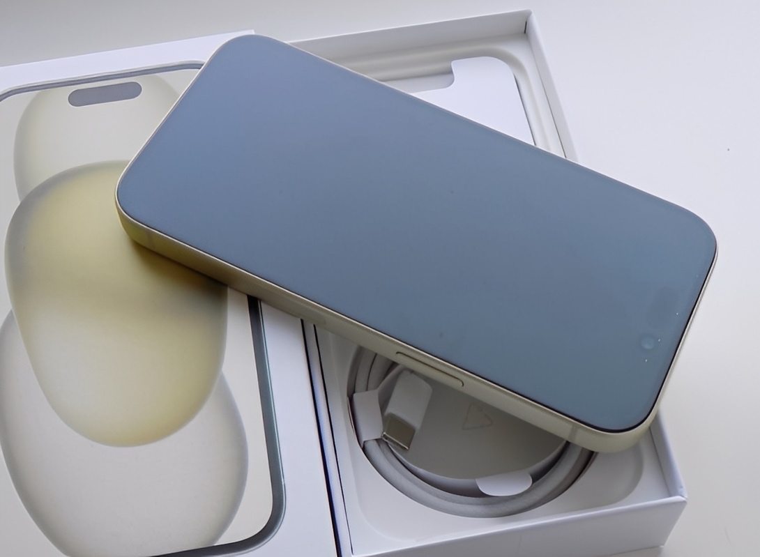 iPhone 15 Yellow BATERIE 100% TOP - 4