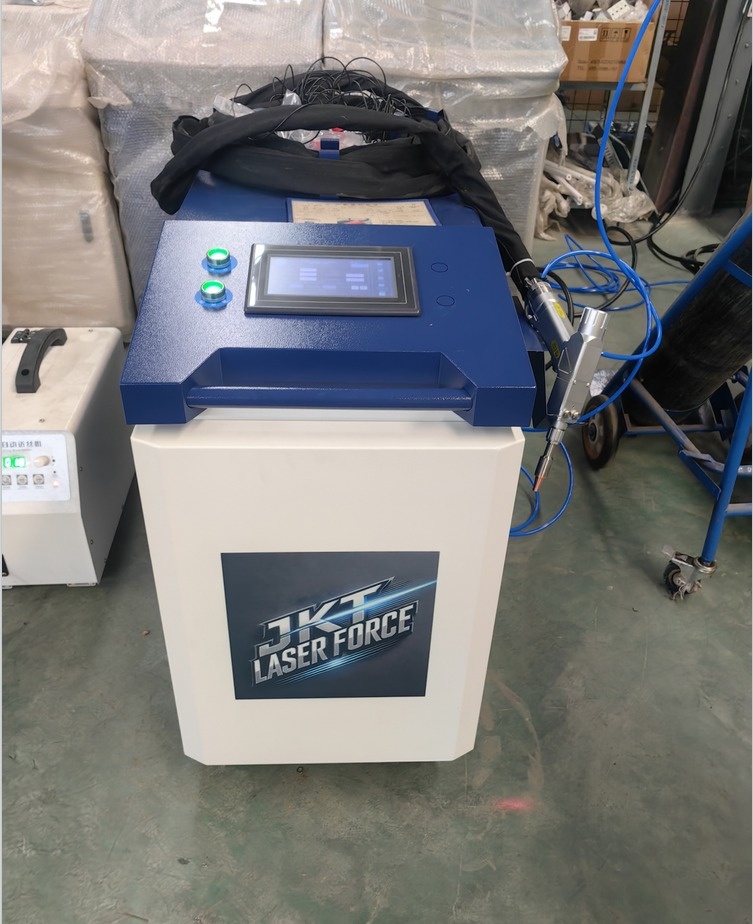 LASER SVÁŘECÍ -ČISTÍCÍ-ŘEZACÍ STROJ 4V1 2000W PROFI. - 4