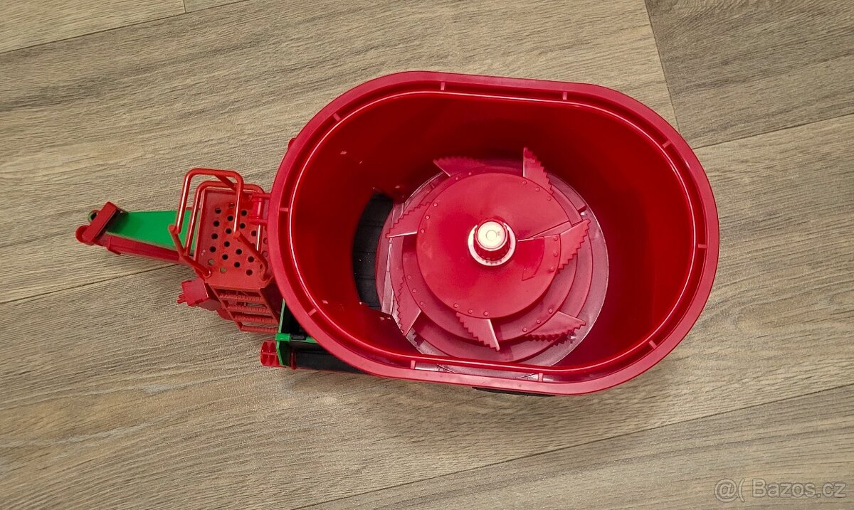 Bruder míchačka na krmivo STRAUTMANN - 4