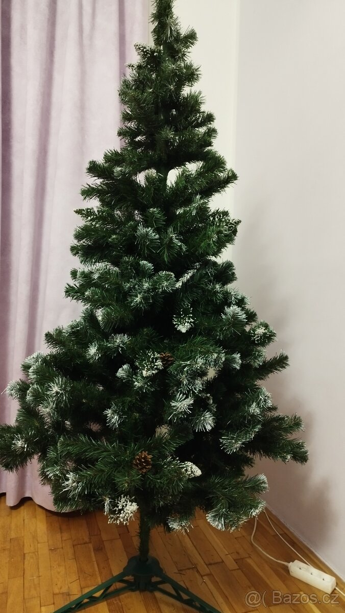 Umělý vánoční stromek s šiškami a sněhem, 220 cm. - 4