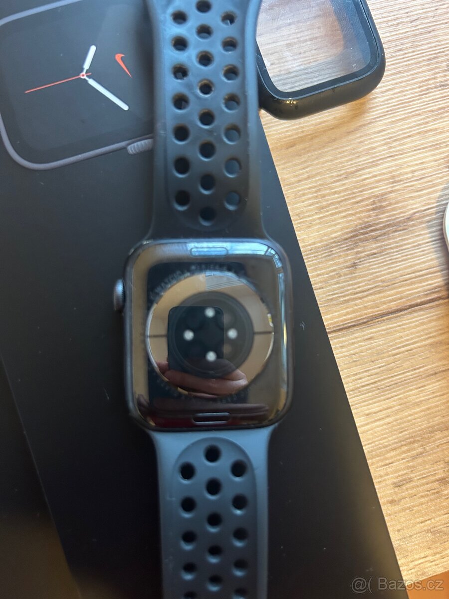 Apple Watch hodinky series 6 44mm Nike - 4