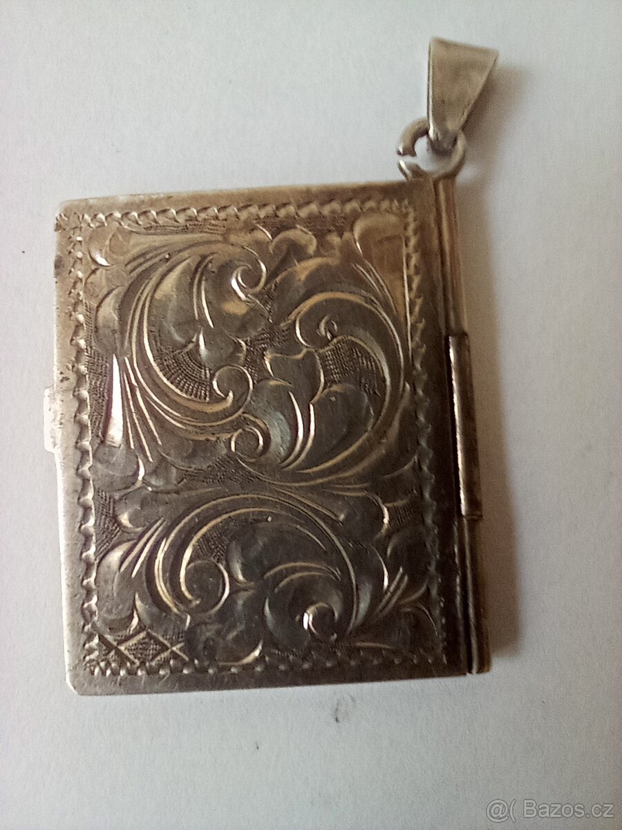 Starožitný stříbrný přívěsek - knížka - 4