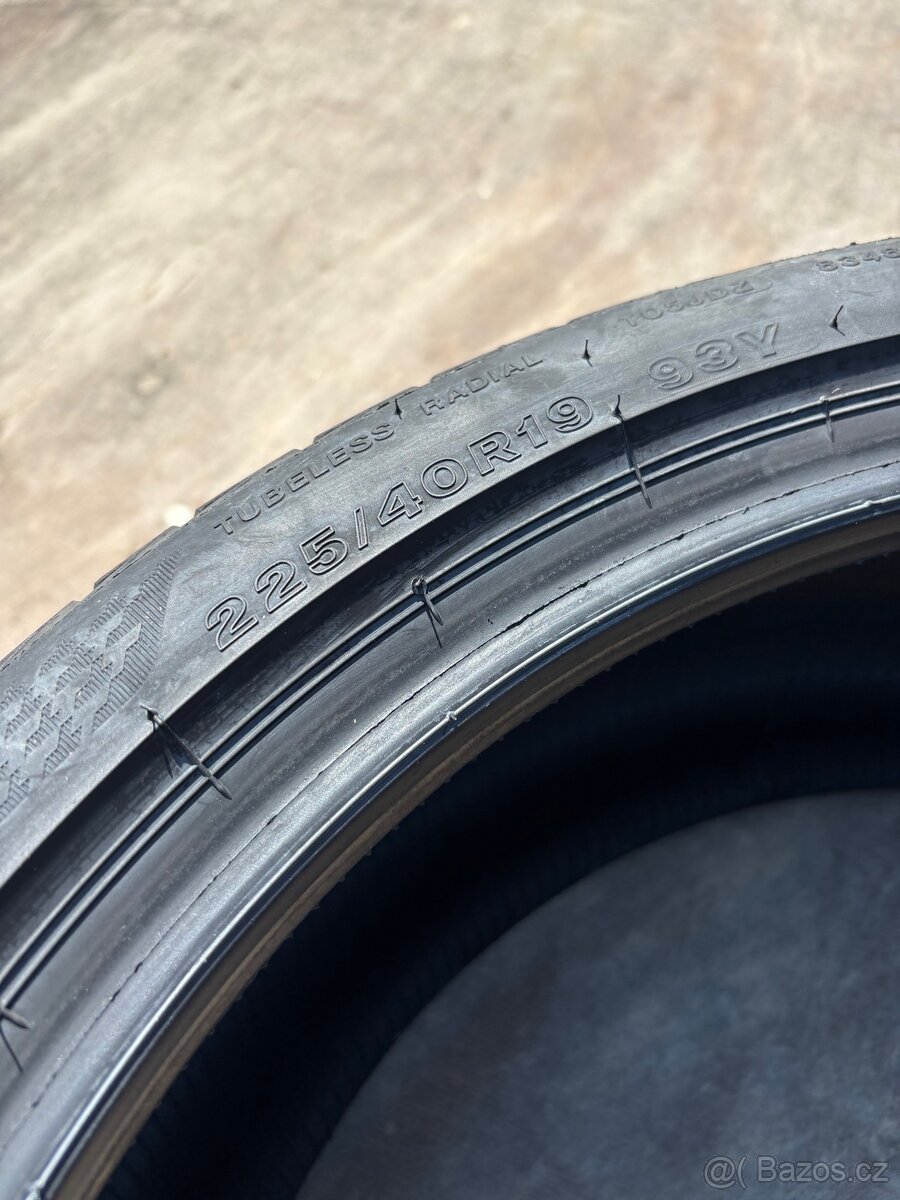 225 40 R19 letní Bridgestone - 4