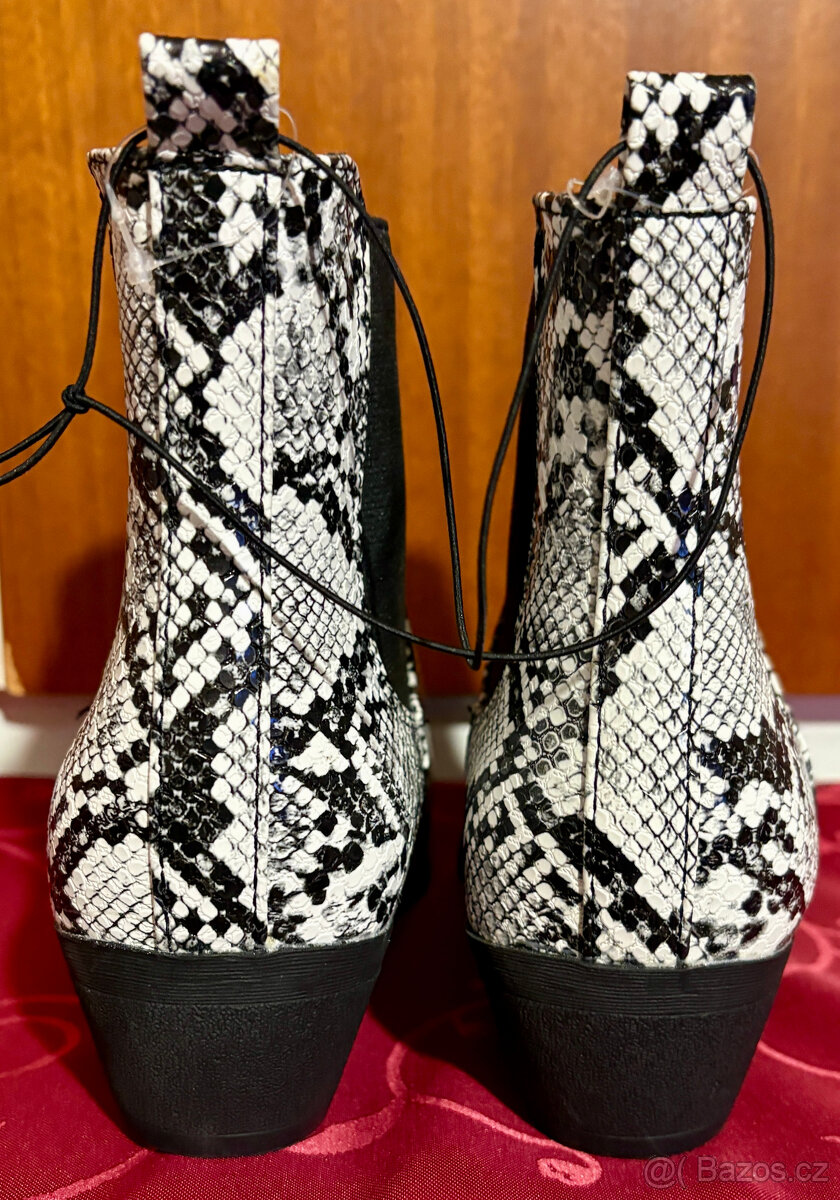 Kotníčkové boty s hadím vzorem, zn. Esmara, vel. 40 - 4