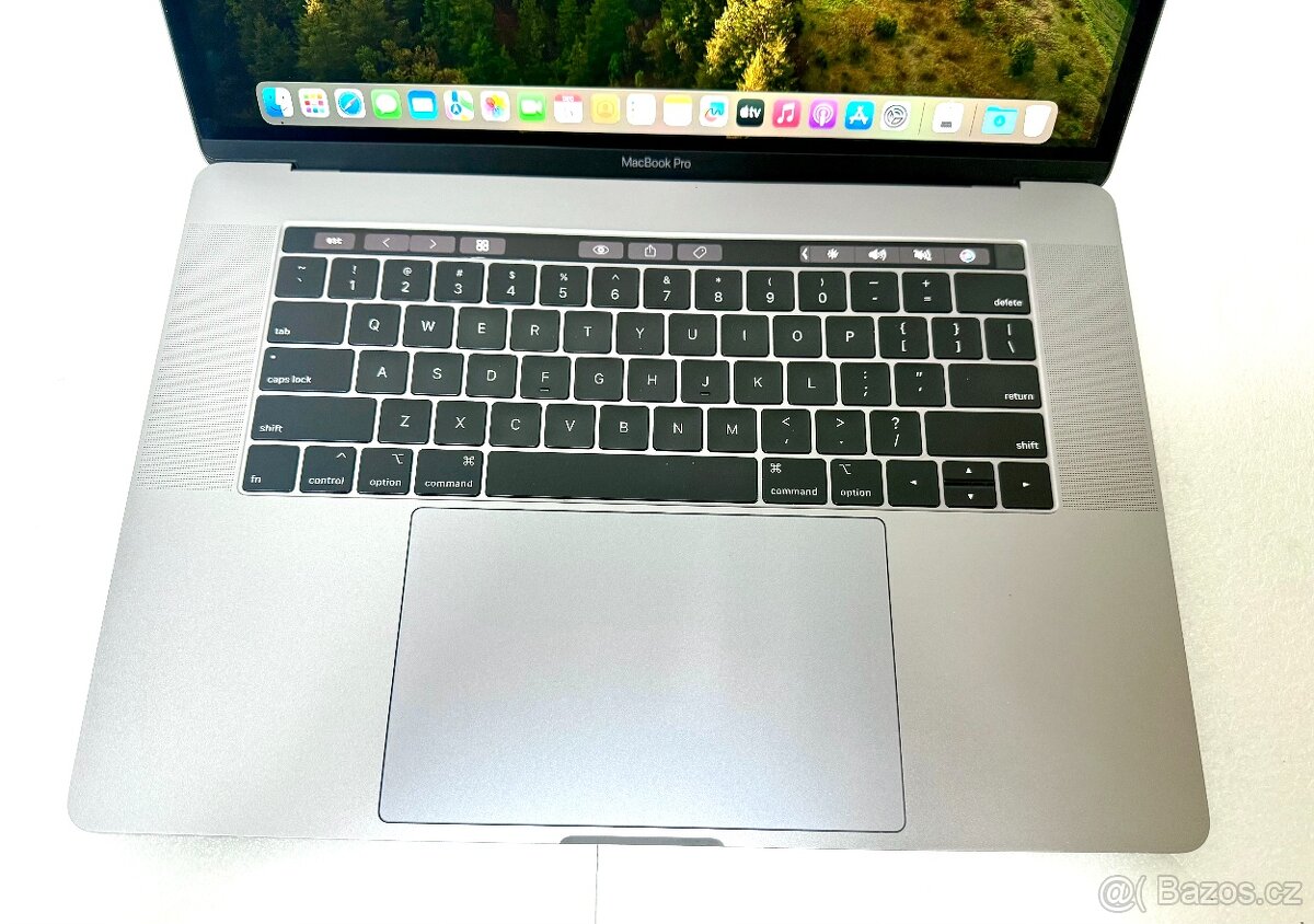 Macbook Pro 15" / mid 2018 / i7 / 16GB / 256GB + dock - 4