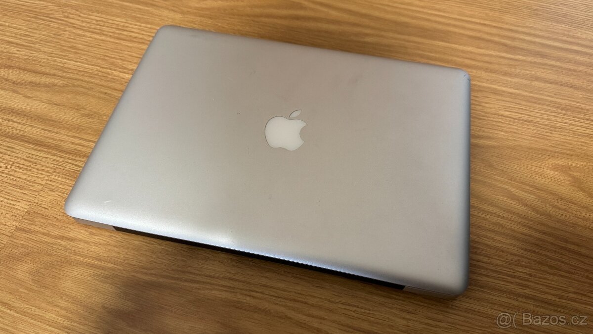 Apple MacBook Pro, i7, 8GB RAM, 240GB SSD - 4