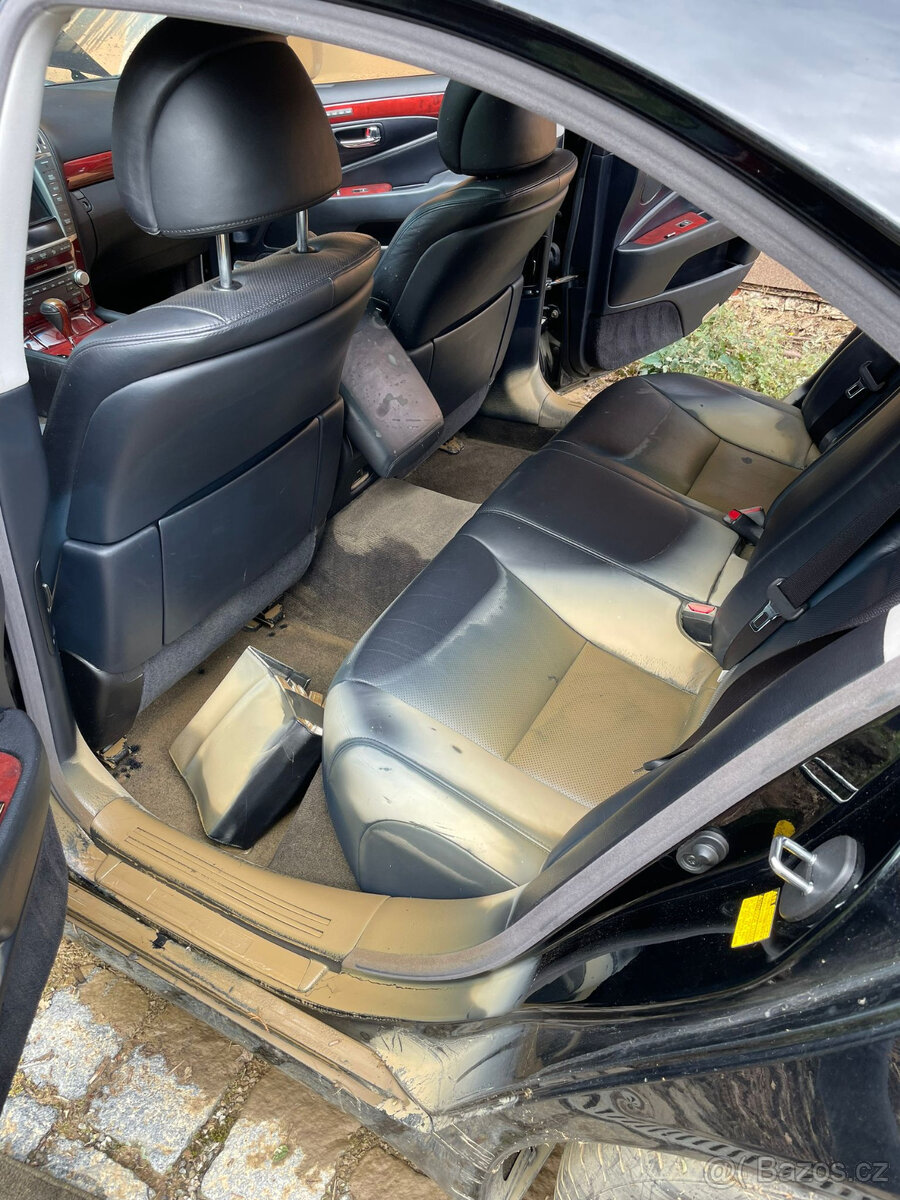 2011 Lexus LS 460 AWD - 4