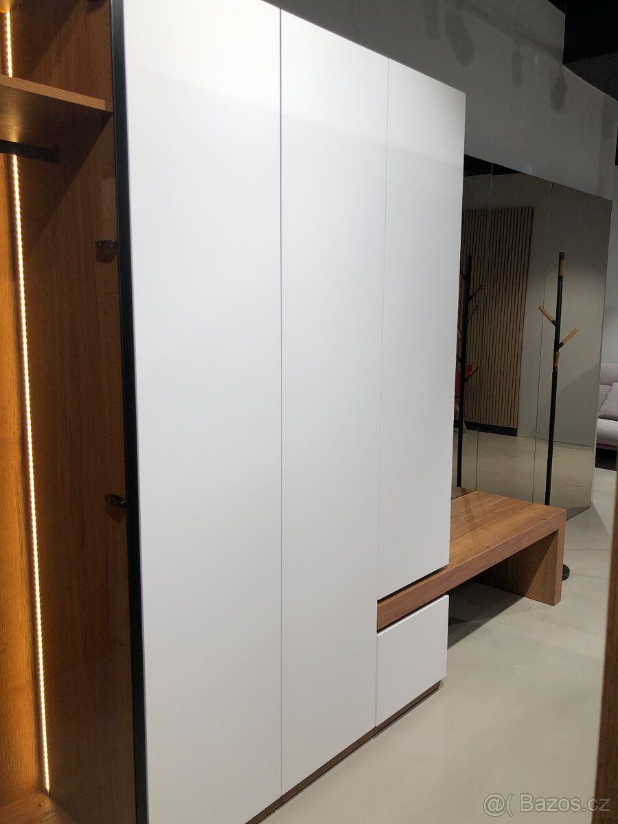 LUXUSNÍ ŠATNÍ STĚNA - 4