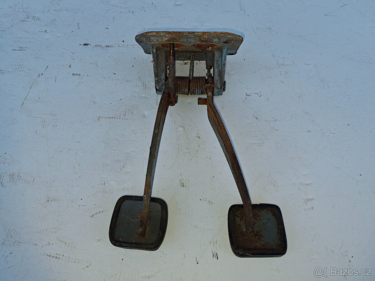 Pedálovka - Škoda 100 - 4