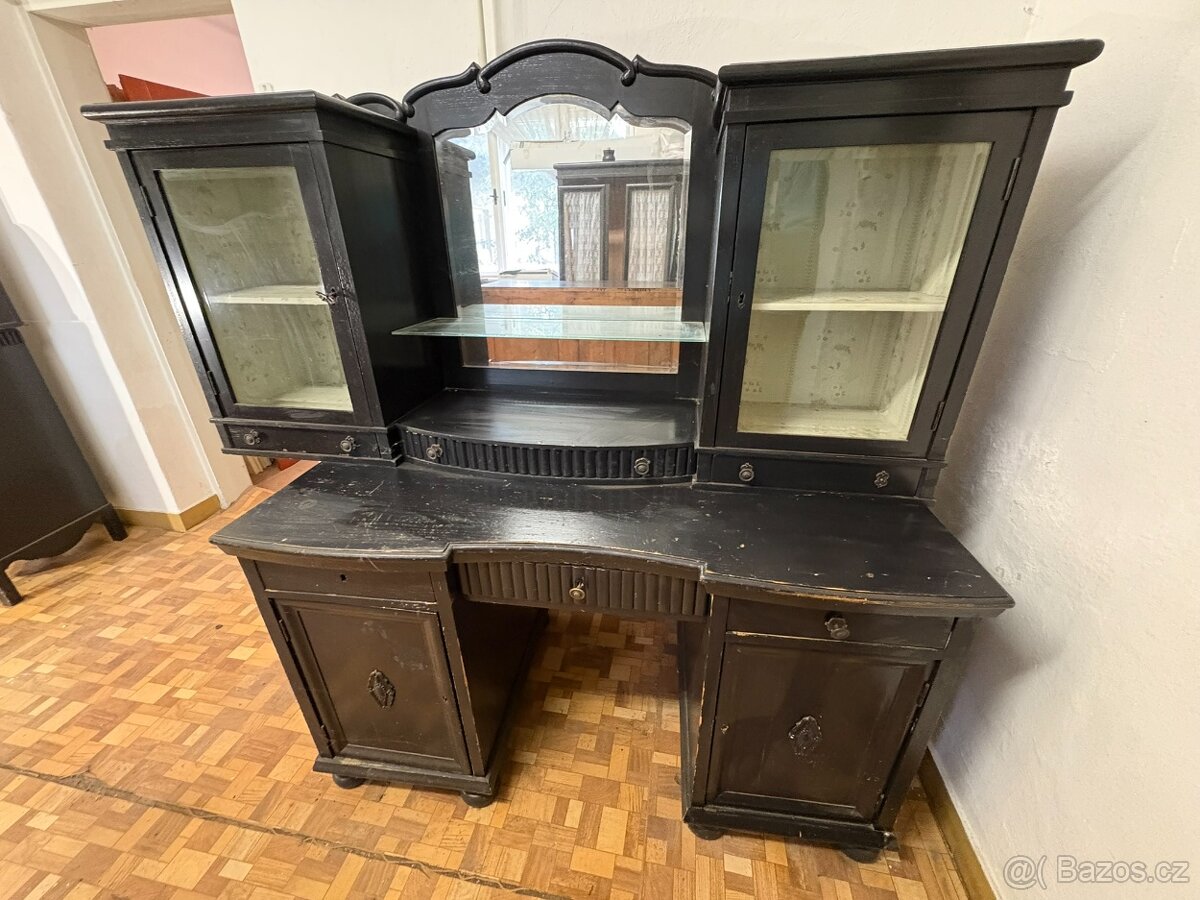 Starožitný nábytek - skříň, příborník, stůl, skříňky - 4
