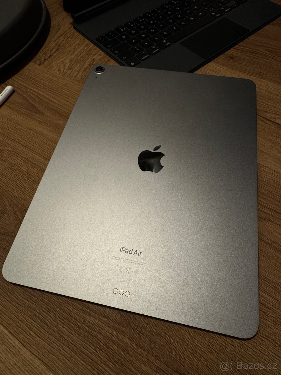 Apple iPad Air 13" M2 + Magic Keyboard + Pencil Pro - 4