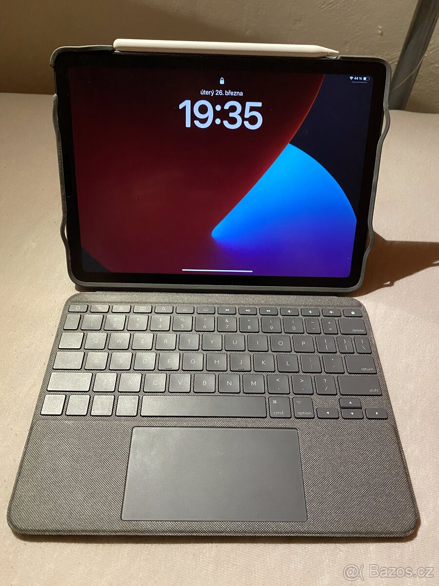 iPad Air 4 (2020) 64GB + Apple Pencil 2 + Logitech Combo - 4