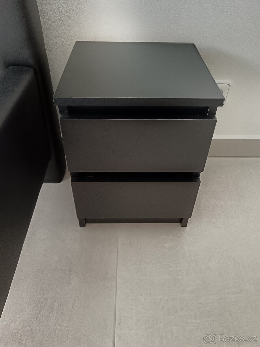 Postel s matrací a nočními stolky - 4