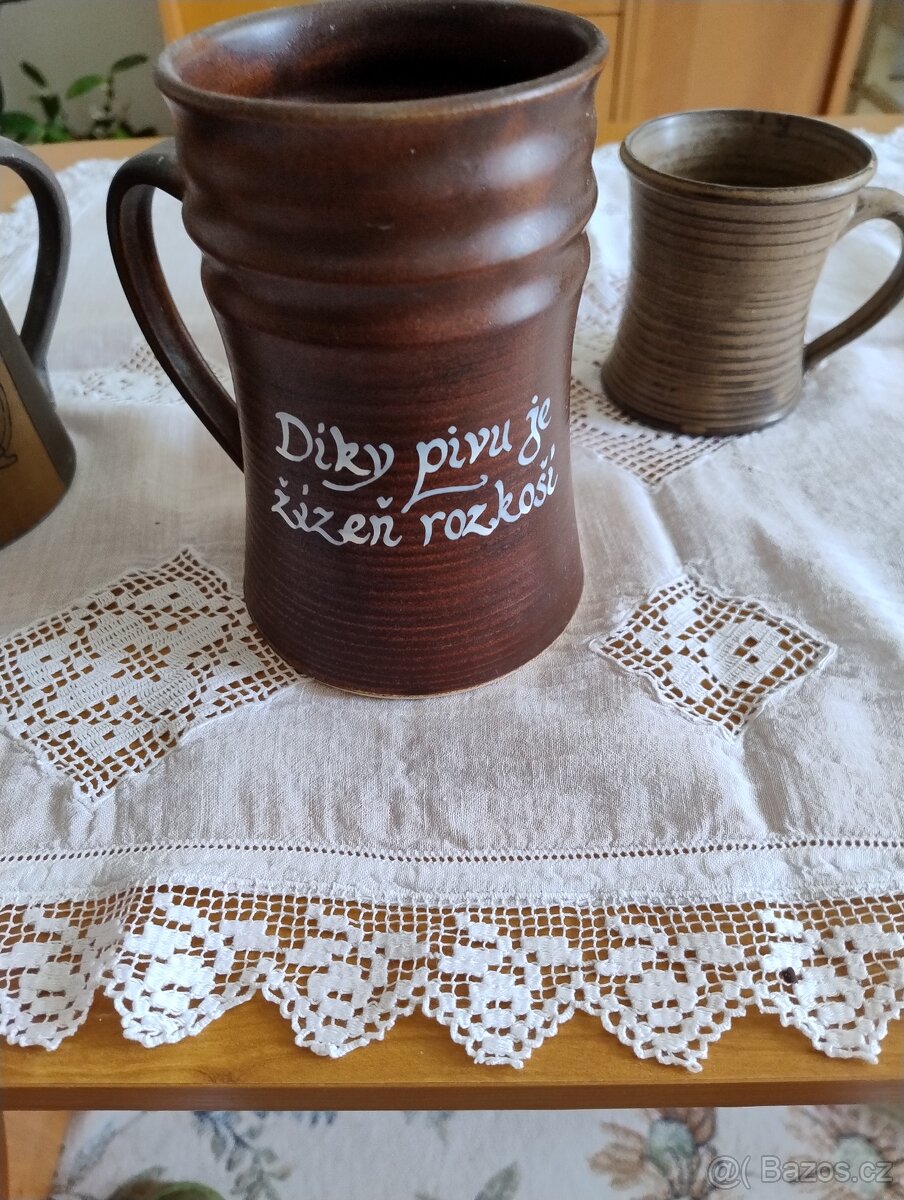 3 keramické, hnědé hrníčky - 4