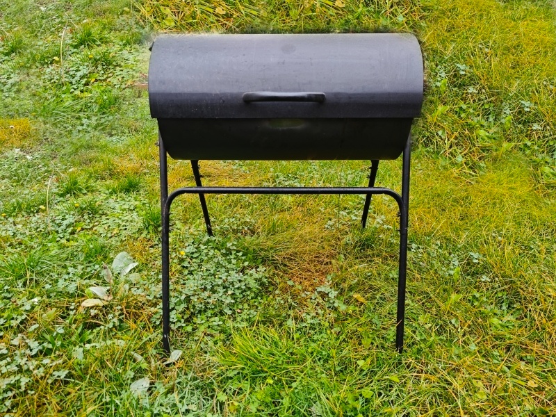 Venkovní gril na dřevěné uhlí. - 4