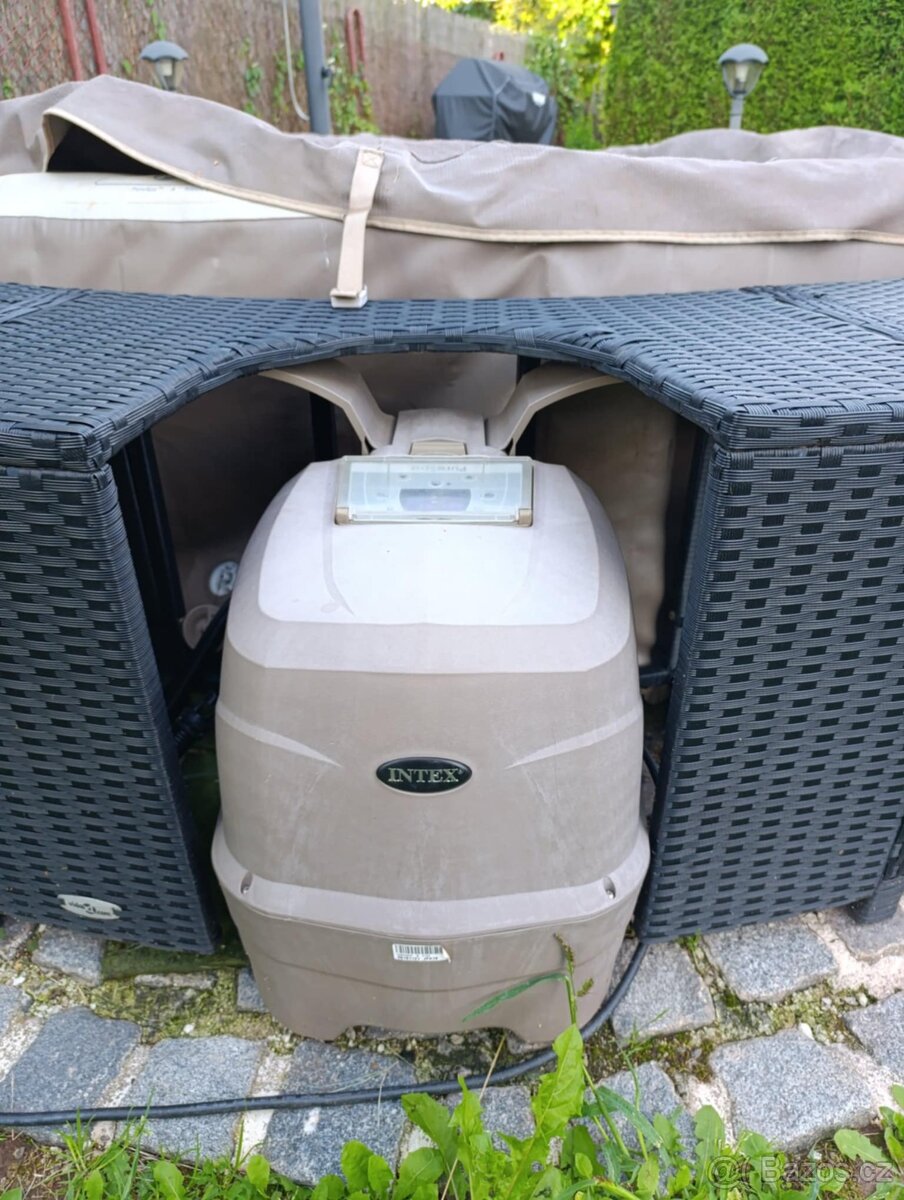 ratanová obruba k vířivce - 4