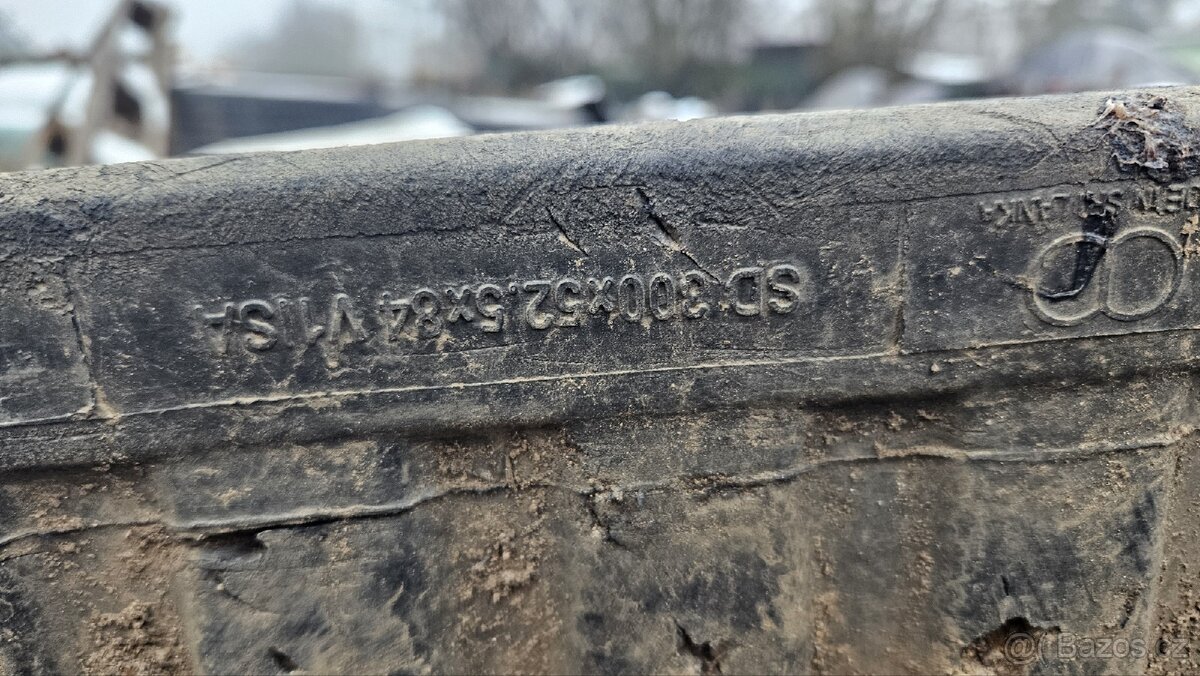 2x pás na bagr 300x52.5x84 - 4