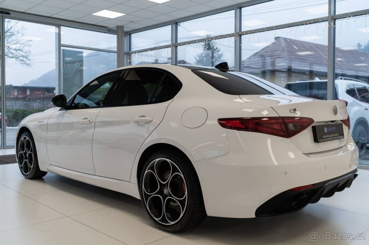Alfa Romeo Giulia 2.0 GME Veloce AWD AT - 4
