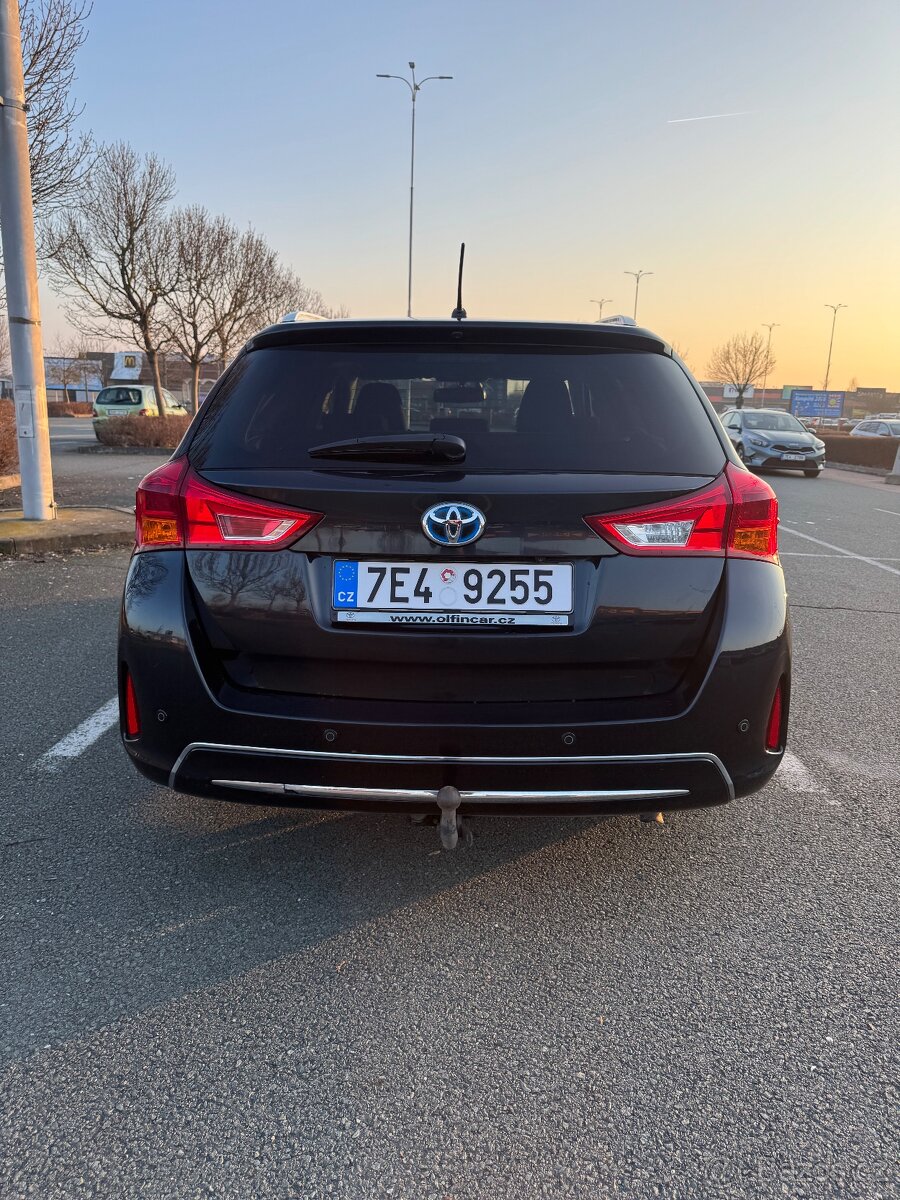 Toyota Auris hybrid - 4