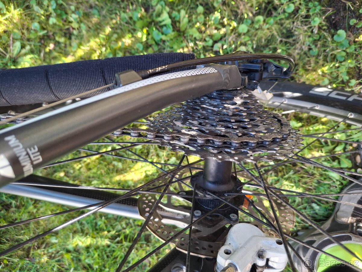 Prodám horské kolo CUBE ACID - 4