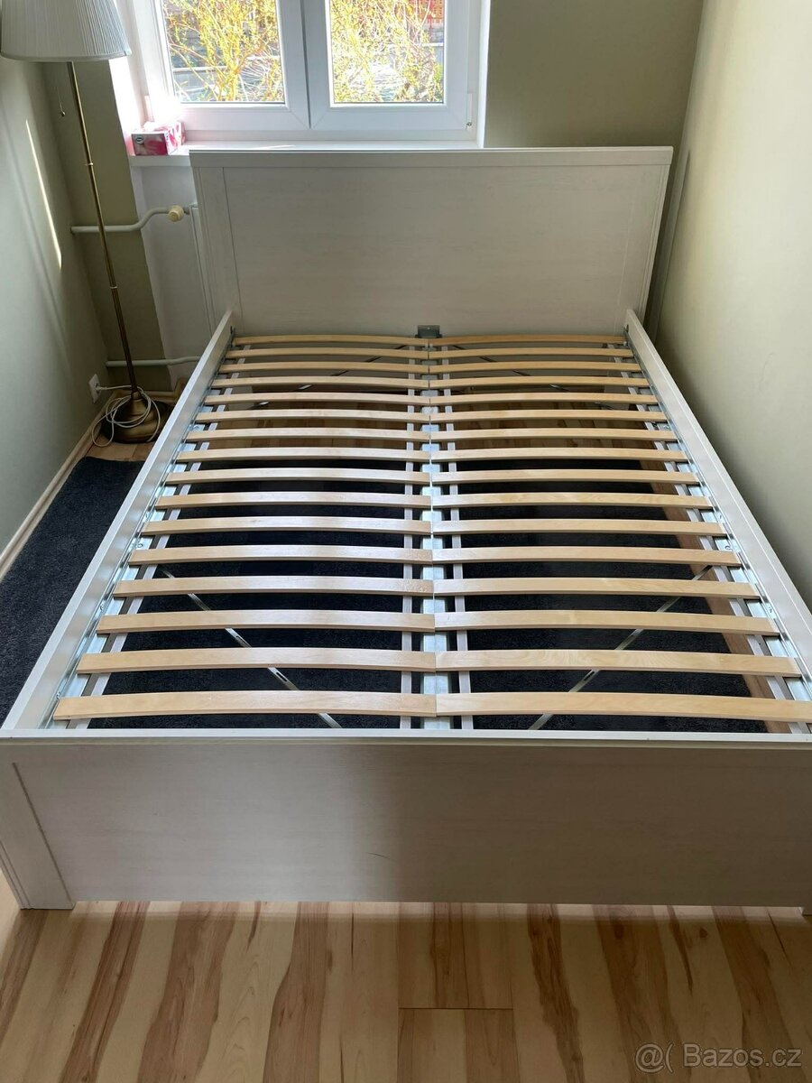 Bílá dřevěná postel - 4