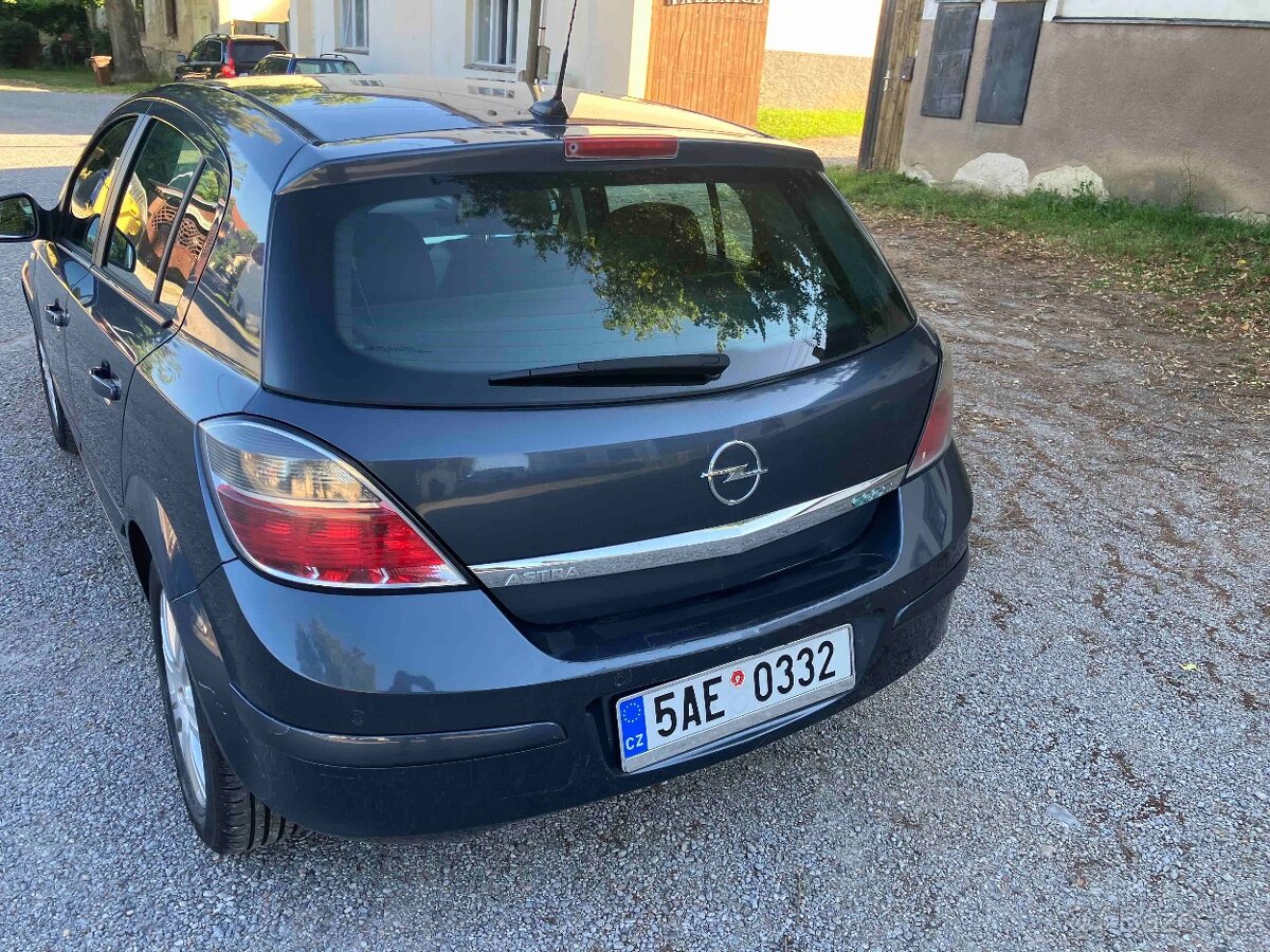 Opel Astra H 1.7.CDTI - 4