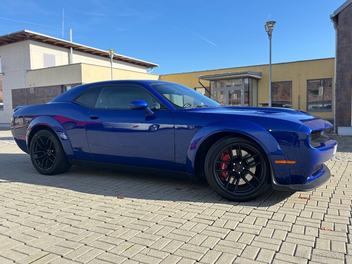 Prodám Dodge Challenger Srt widebody 6.4 v8 Originál Full - 4
