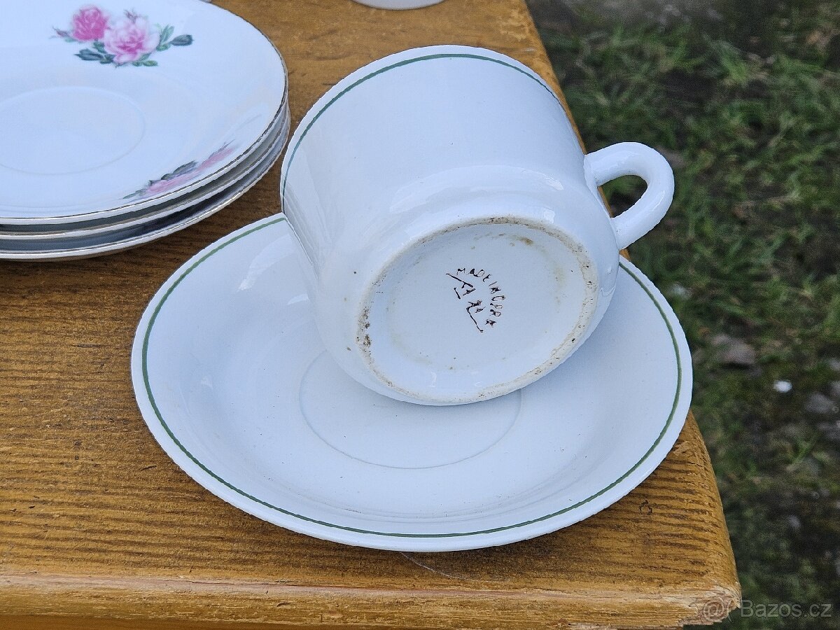 Různé hrnky a podšálky - 4