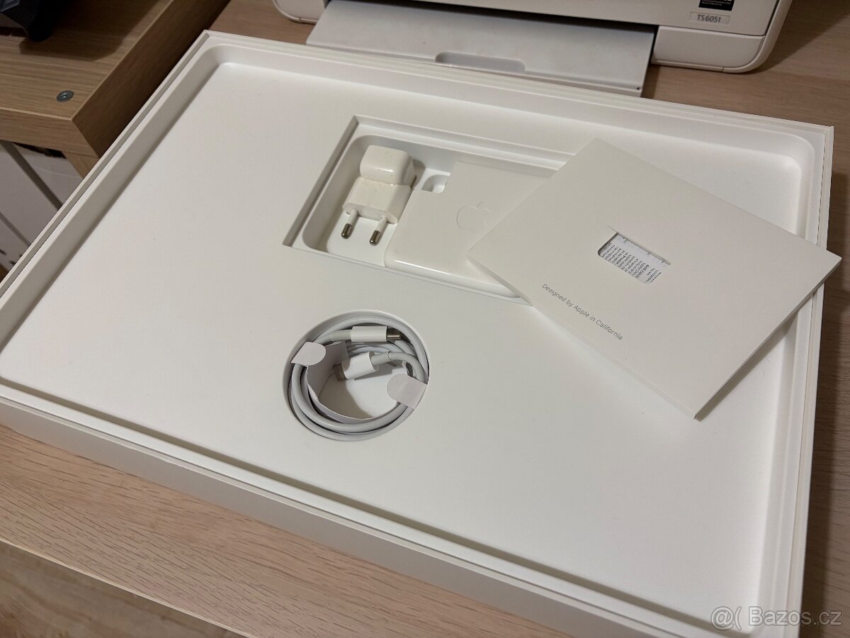 MacBook Pro 15“ 2017 2.8Ghz i7 Silver, Krásný stav - 4