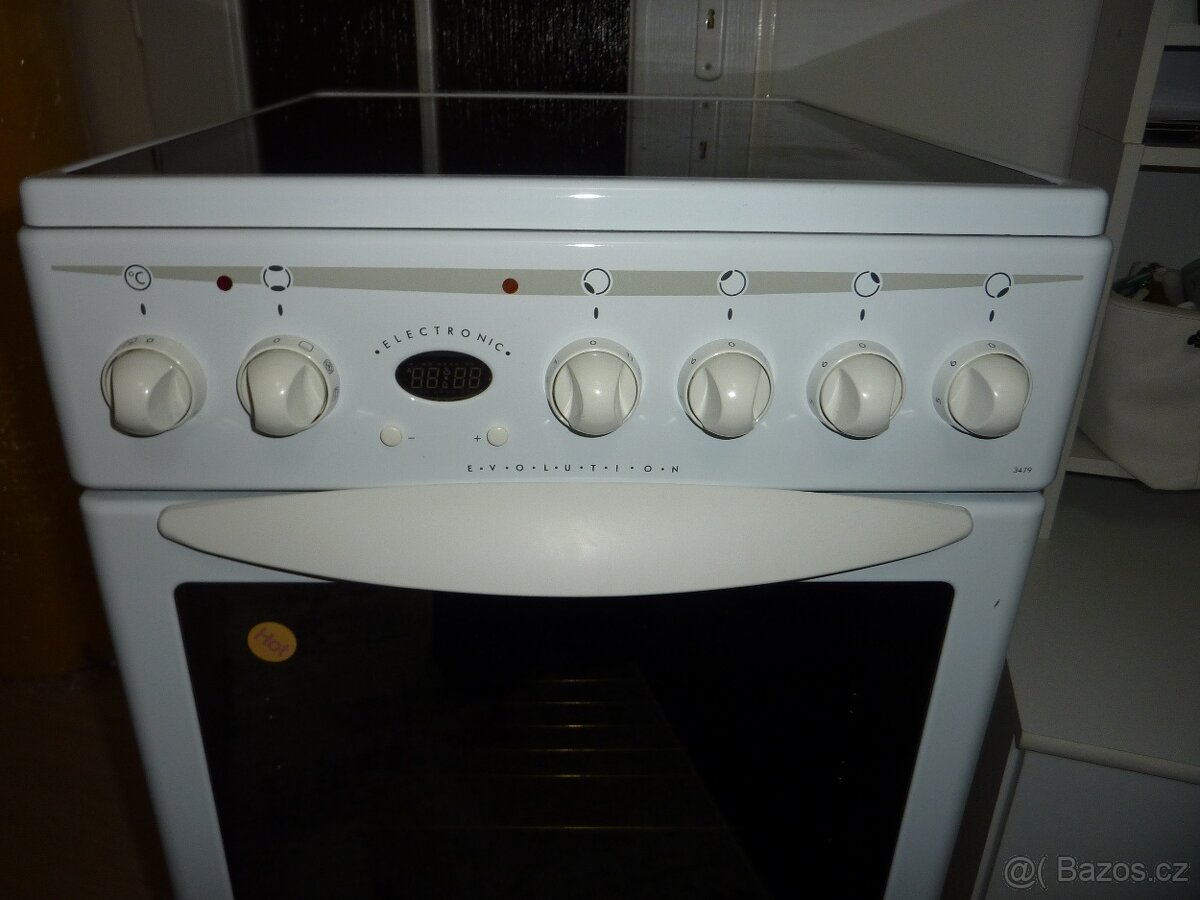 Elekrtický sporák Mora 3479, plně funkční, čistý - 4