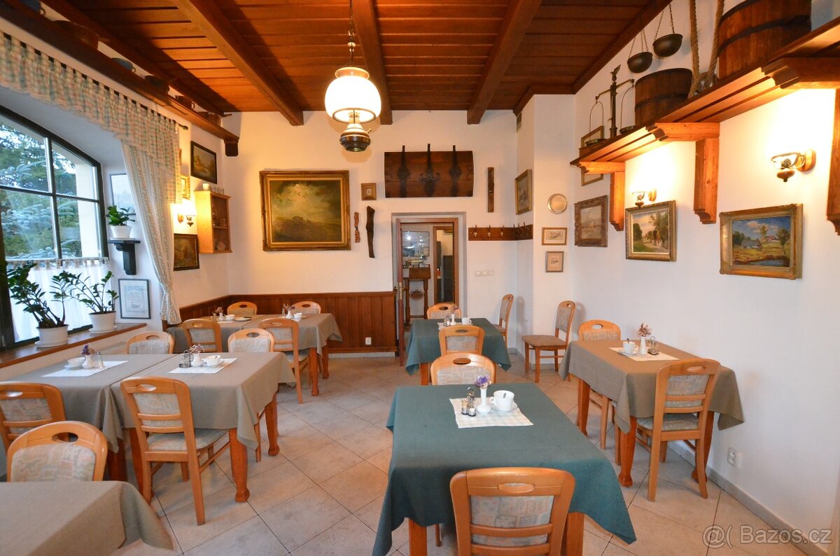 Prodej zavedeného rodinného penzionu + rozestavěná stavba - - 4