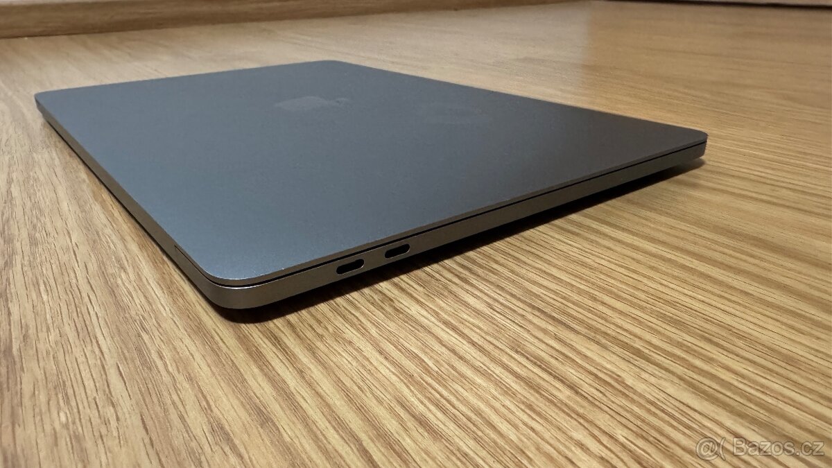 Apple MacBook Pro 13,3", i7, 16GB RAM, 250GB SSD - 4