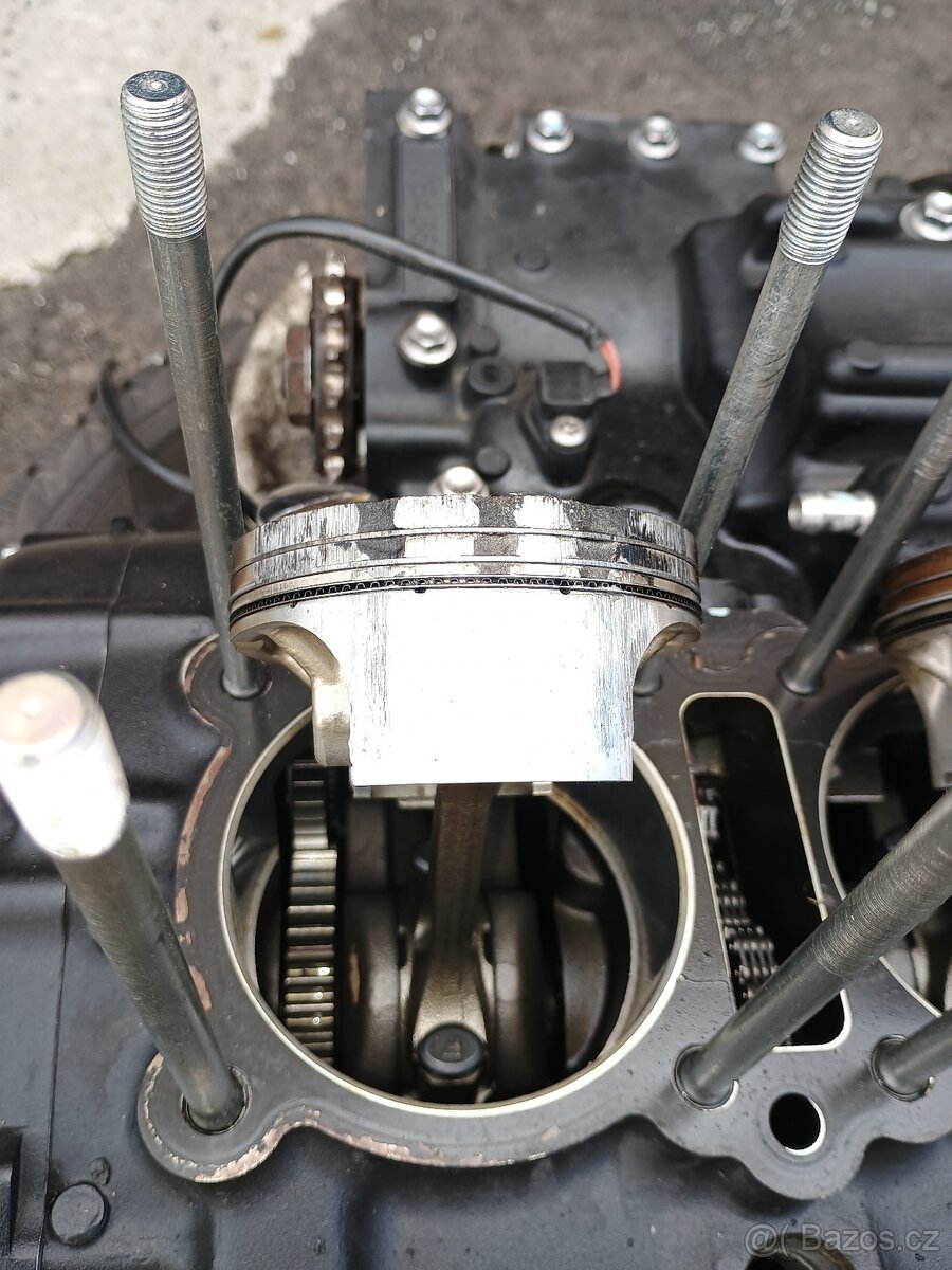 Triumph T100 Bonevill motor - 4