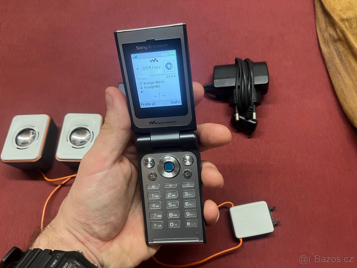 Sony Ericsson W380i - 4