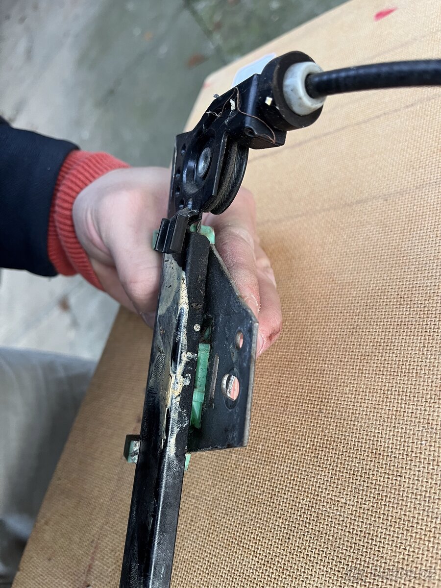 2x stahovačka u řidiče na VW T4 pofacelift - 4