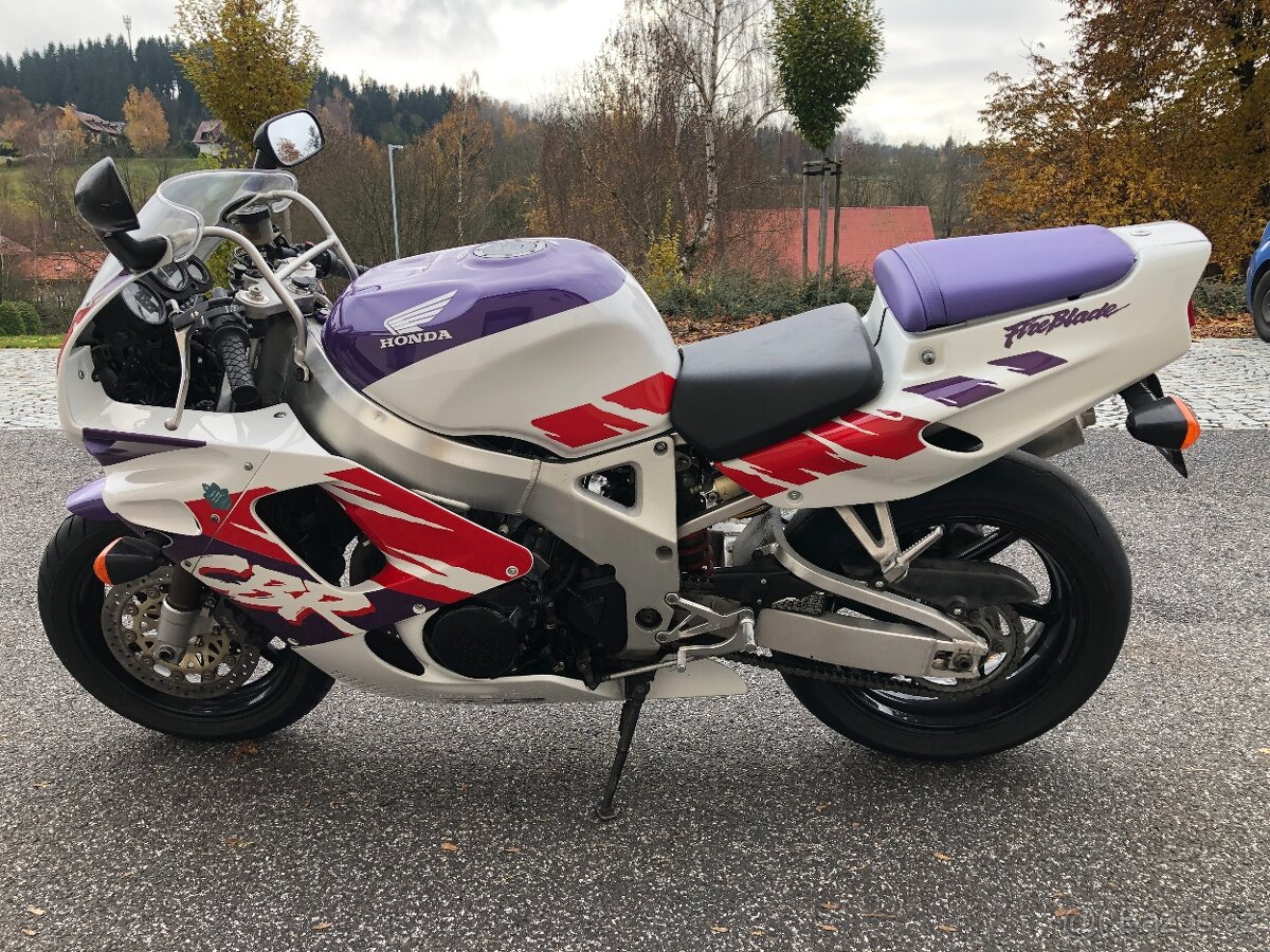 Honda CBR 900 RR, model SC28 - 4