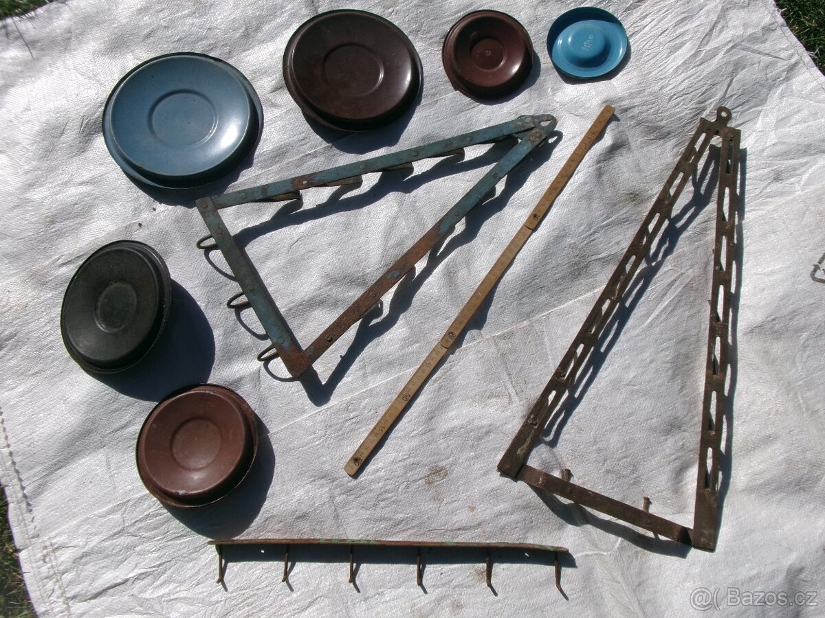 prodám vánoční stojany a různé staré kuchyňské vybavení. - 4